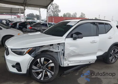 2024 Volvo Xc40 B5 Ultimate Dark Theme из США, поврежденный, VIN YV4L12UMXR2234356